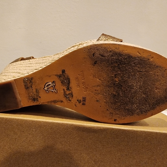 VC by Vince Camuto metallic platform shoes - Picture 3 of 15